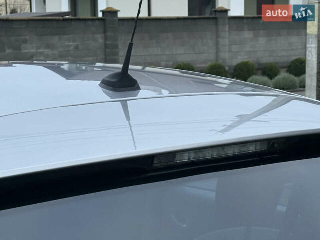 Серый Рено Зое, объемом двигателя 0 л и пробегом 99 тыс. км за 6200 $, фото 21 на Automoto.ua