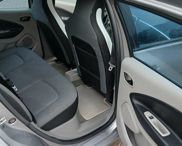 Сірий Рено Зое, об'ємом двигуна 0 л та пробігом 88 тис. км за 5950 $, фото 15 на Automoto.ua