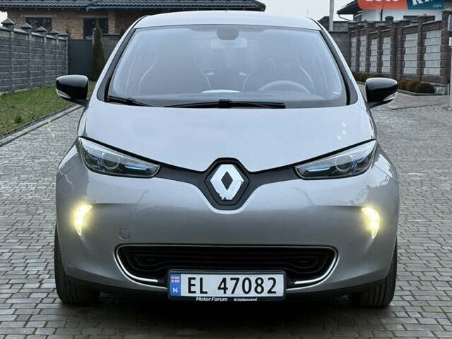 Серый Рено Зое, объемом двигателя 0 л и пробегом 99 тыс. км за 6200 $, фото 2 на Automoto.ua