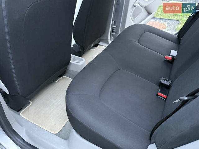 Серый Рено Зое, объемом двигателя 0 л и пробегом 99 тыс. км за 6200 $, фото 41 на Automoto.ua