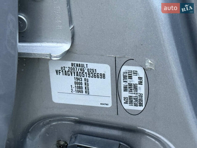 Серый Рено Зое, объемом двигателя 0 л и пробегом 99 тыс. км за 6200 $, фото 46 на Automoto.ua