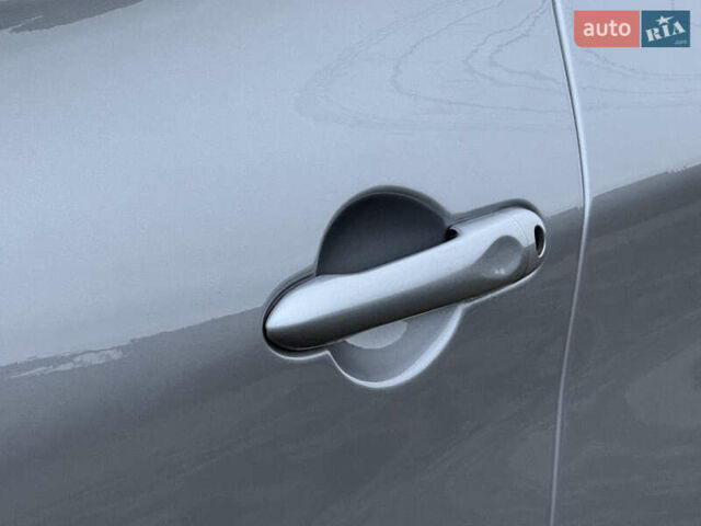 Серый Рено Зое, объемом двигателя 0 л и пробегом 99 тыс. км за 6200 $, фото 12 на Automoto.ua