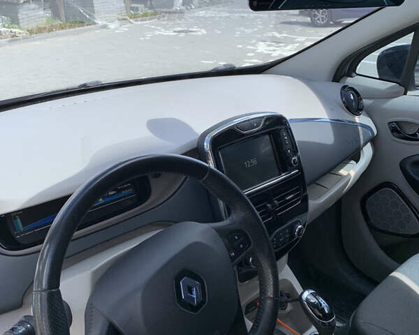 Серый Рено Зое, объемом двигателя 0 л и пробегом 131 тыс. км за 7100 $, фото 6 на Automoto.ua