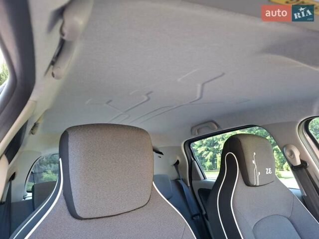 Серый Рено Зое, объемом двигателя 0 л и пробегом 52 тыс. км за 6800 $, фото 18 на Automoto.ua