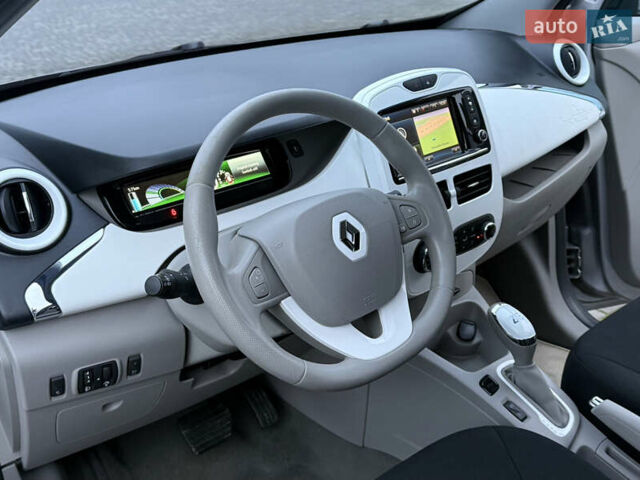 Серый Рено Зое, объемом двигателя 0 л и пробегом 99 тыс. км за 6200 $, фото 27 на Automoto.ua