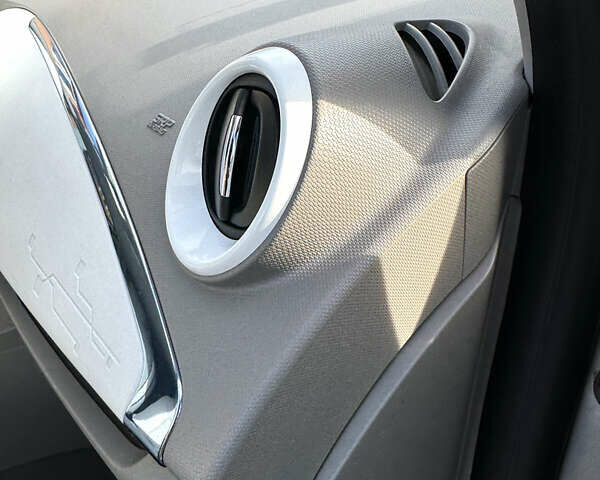 Серый Рено Зое, объемом двигателя 0 л и пробегом 69 тыс. км за 6762 $, фото 64 на Automoto.ua