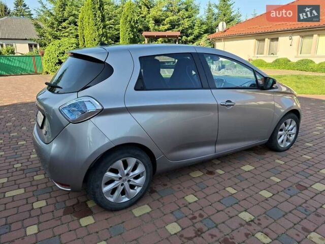 Серый Рено Зое, объемом двигателя 0 л и пробегом 52 тыс. км за 6800 $, фото 5 на Automoto.ua