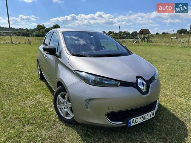Серый Рено Зое, объемом двигателя 0 л и пробегом 153 тыс. км за 6350 $, фото 2 на Automoto.ua