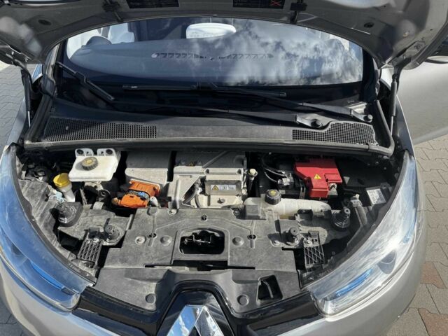 Серый Рено Зое, объемом двигателя 0 л и пробегом 75 тыс. км за 5600 $, фото 1 на Automoto.ua