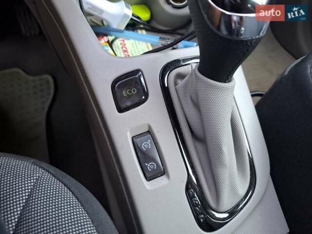 Серый Рено Зое, объемом двигателя 0 л и пробегом 52 тыс. км за 6800 $, фото 27 на Automoto.ua