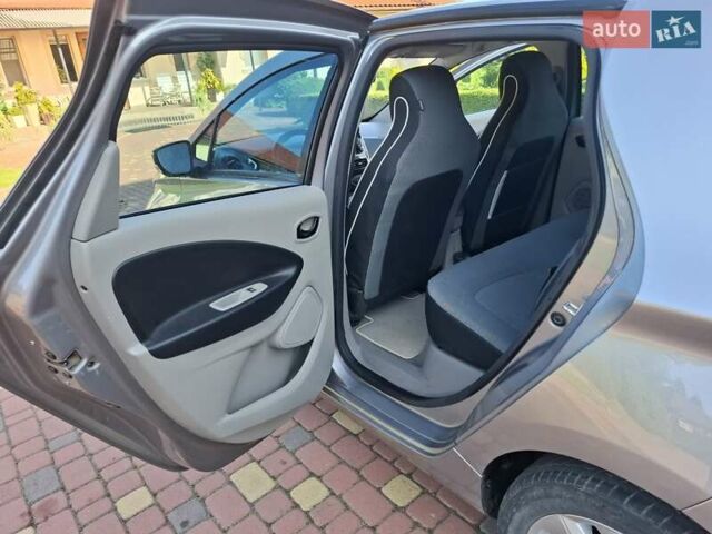 Серый Рено Зое, объемом двигателя 0 л и пробегом 52 тыс. км за 6800 $, фото 22 на Automoto.ua