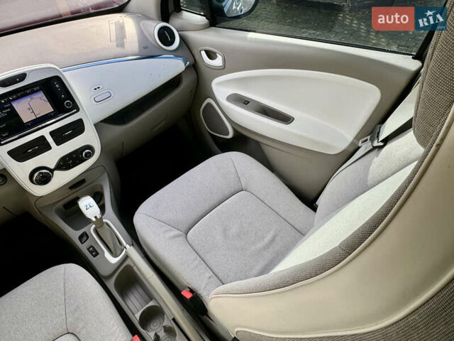 Серый Рено Зое, объемом двигателя 0 л и пробегом 69 тыс. км за 6762 $, фото 52 на Automoto.ua