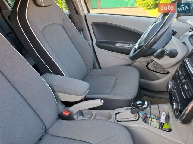 Серый Рено Зое, объемом двигателя 0 л и пробегом 52 тыс. км за 6800 $, фото 13 на Automoto.ua