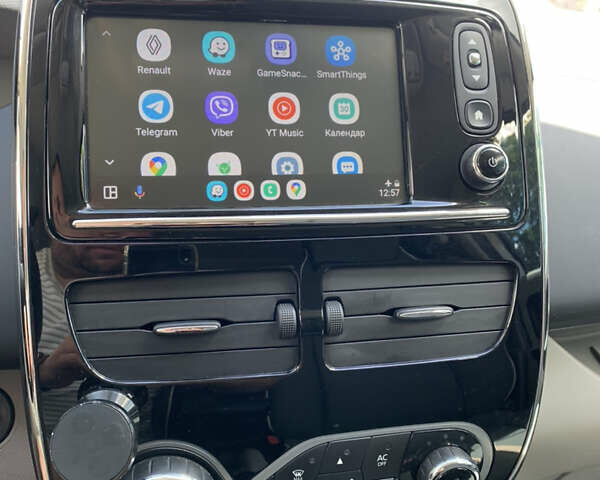 Серый Рено Зое, объемом двигателя 0 л и пробегом 131 тыс. км за 7100 $, фото 8 на Automoto.ua