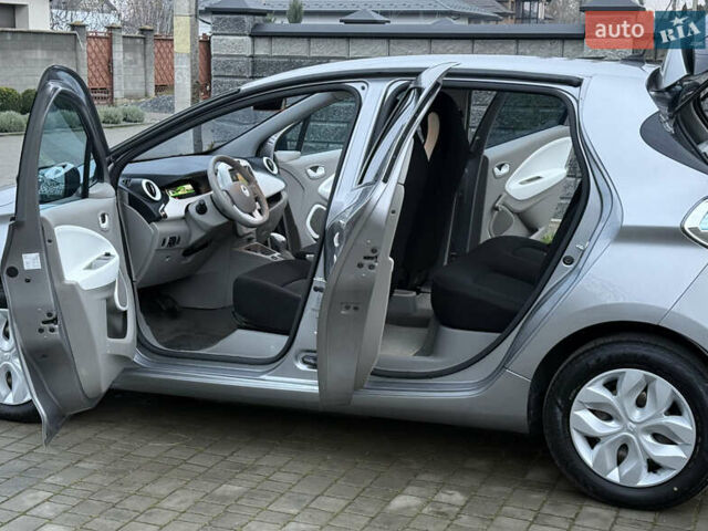 Серый Рено Зое, объемом двигателя 0 л и пробегом 99 тыс. км за 6200 $, фото 23 на Automoto.ua