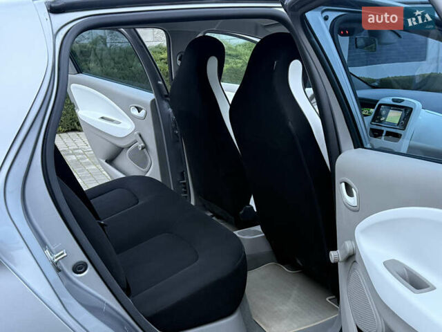 Серый Рено Зое, объемом двигателя 0 л и пробегом 99 тыс. км за 6200 $, фото 48 на Automoto.ua