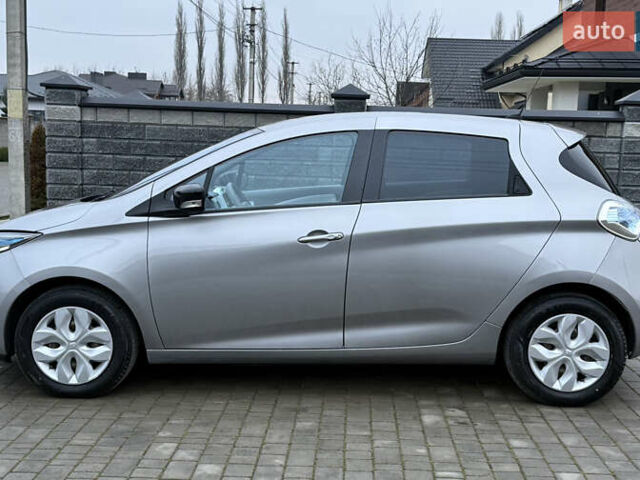 Серый Рено Зое, объемом двигателя 0 л и пробегом 99 тыс. км за 6200 $, фото 13 на Automoto.ua