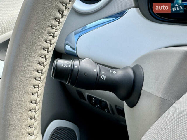 Серый Рено Зое, объемом двигателя 0 л и пробегом 69 тыс. км за 6762 $, фото 39 на Automoto.ua