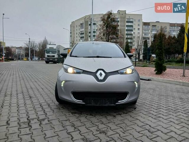 Серый Рено Зое, объемом двигателя 0 л и пробегом 88 тыс. км за 6500 $, фото 2 на Automoto.ua