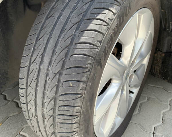 Серый Рено Зое, объемом двигателя 0 л и пробегом 131 тыс. км за 7100 $, фото 9 на Automoto.ua