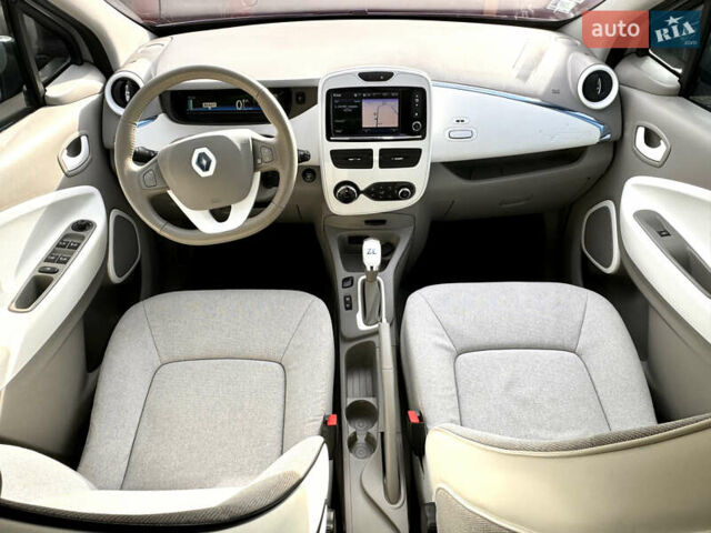 Серый Рено Зое, объемом двигателя 0 л и пробегом 69 тыс. км за 6762 $, фото 51 на Automoto.ua