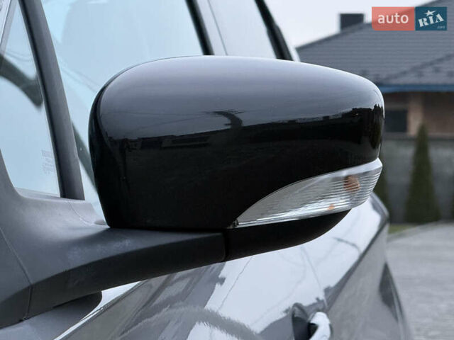 Серый Рено Зое, объемом двигателя 0 л и пробегом 99 тыс. км за 6200 $, фото 10 на Automoto.ua