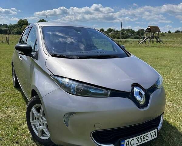 Серый Рено Зое, объемом двигателя 0 л и пробегом 153 тыс. км за 6350 $, фото 7 на Automoto.ua