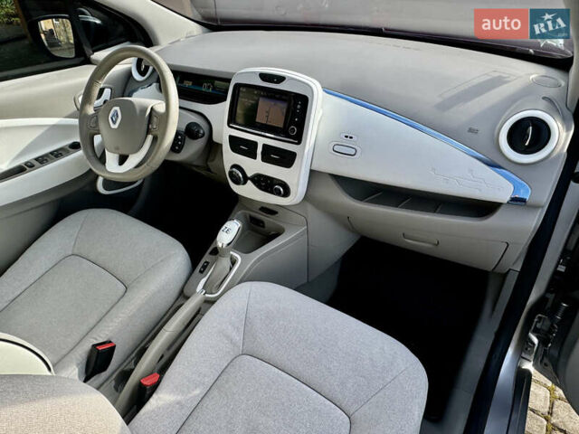 Серый Рено Зое, объемом двигателя 0 л и пробегом 69 тыс. км за 6762 $, фото 62 на Automoto.ua