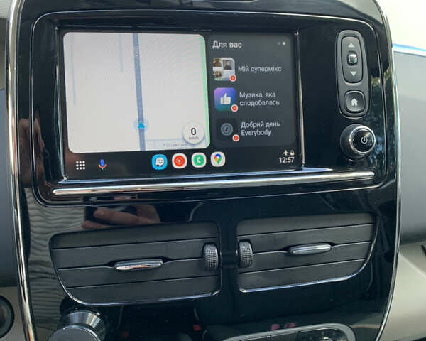 Серый Рено Зое, объемом двигателя 0 л и пробегом 131 тыс. км за 7100 $, фото 7 на Automoto.ua