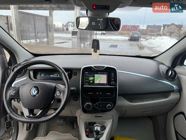 Серый Рено Зое, объемом двигателя 0 л и пробегом 53 тыс. км за 6500 $, фото 10 на Automoto.ua