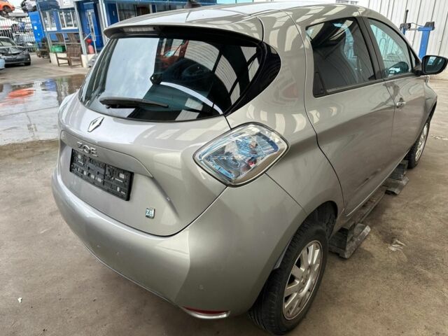 Серый Рено Зое, объемом двигателя 0 л и пробегом 130 тыс. км за 3500 $, фото 5 на Automoto.ua