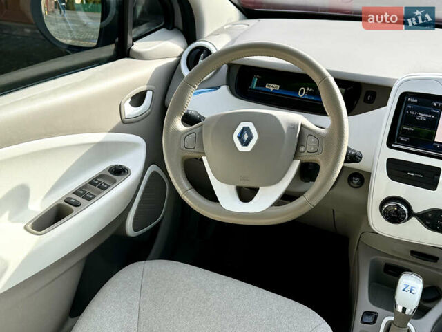 Серый Рено Зое, объемом двигателя 0 л и пробегом 69 тыс. км за 6762 $, фото 53 на Automoto.ua