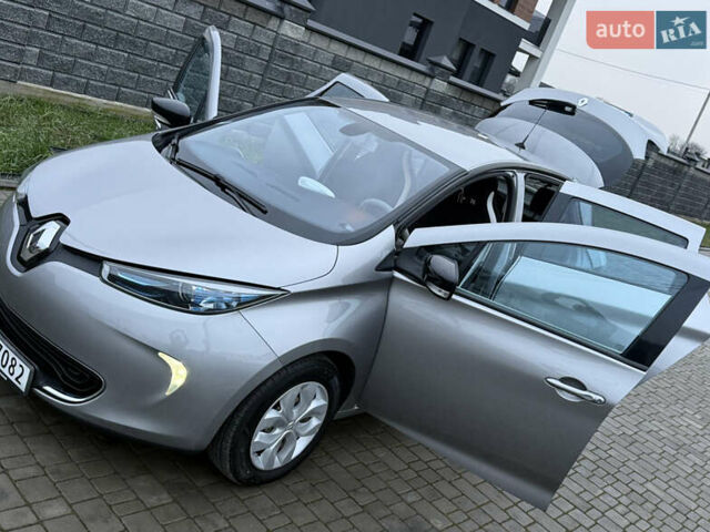 Серый Рено Зое, объемом двигателя 0 л и пробегом 99 тыс. км за 6200 $, фото 22 на Automoto.ua