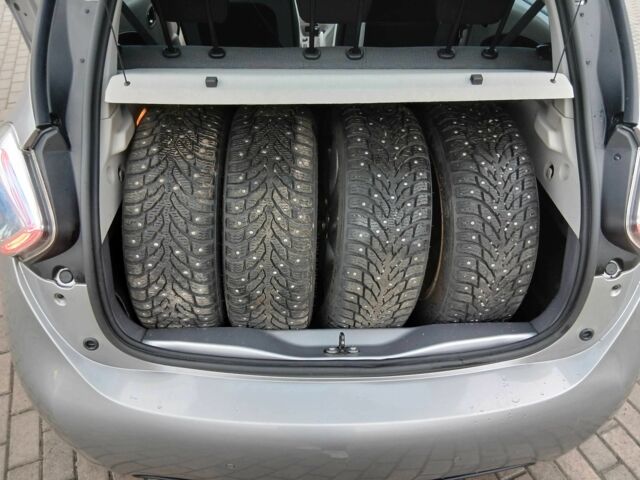 Сірий Рено Зое, об'ємом двигуна 0 л та пробігом 88 тис. км за 5950 $, фото 15 на Automoto.ua