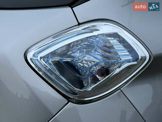 Серый Рено Зое, объемом двигателя 0 л и пробегом 99 тыс. км за 6200 $, фото 19 на Automoto.ua