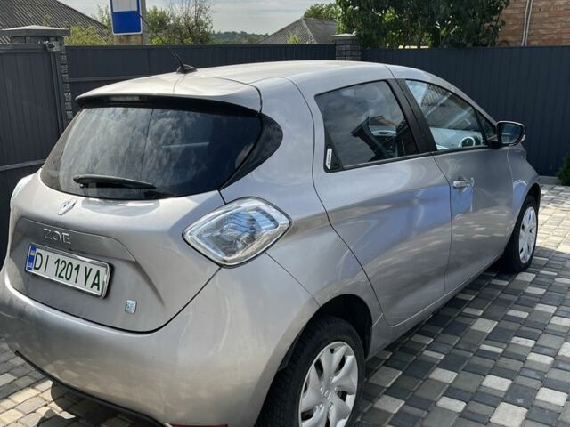 Серый Рено Зое, объемом двигателя 0 л и пробегом 200 тыс. км за 6300 $, фото 3 на Automoto.ua