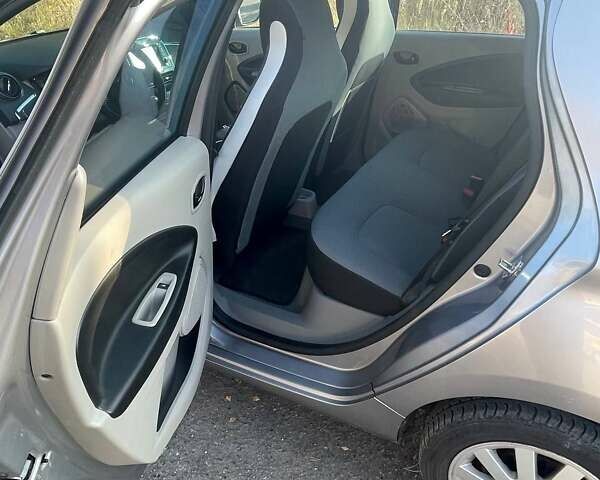 Серый Рено Зое, объемом двигателя 0 л и пробегом 104 тыс. км за 6600 $, фото 4 на Automoto.ua