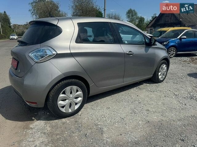 Серый Рено Зое, объемом двигателя 0 л и пробегом 67 тыс. км за 6099 $, фото 3 на Automoto.ua