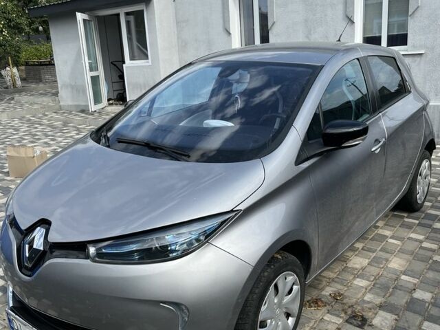 Серый Рено Зое, объемом двигателя 0 л и пробегом 200 тыс. км за 6300 $, фото 1 на Automoto.ua