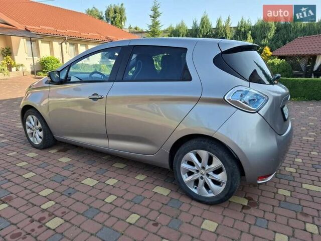 Серый Рено Зое, объемом двигателя 0 л и пробегом 52 тыс. км за 6800 $, фото 6 на Automoto.ua