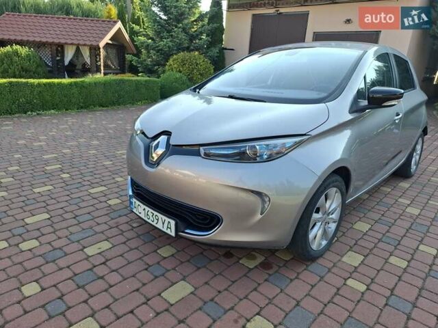 Серый Рено Зое, объемом двигателя 0 л и пробегом 52 тыс. км за 6800 $, фото 1 на Automoto.ua