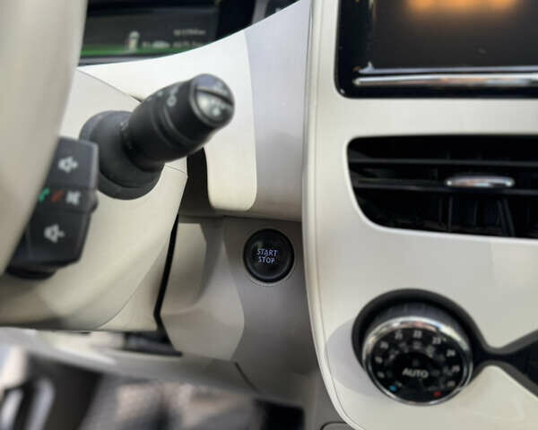 Серый Рено Зое, объемом двигателя 0 л и пробегом 101 тыс. км за 6700 $, фото 13 на Automoto.ua