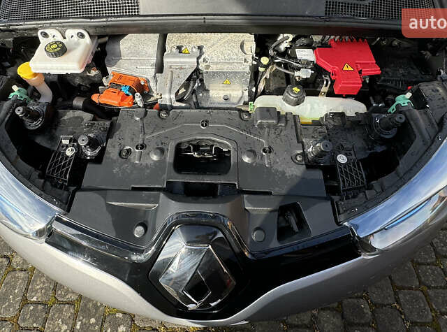 Серый Рено Зое, объемом двигателя 0 л и пробегом 69 тыс. км за 6762 $, фото 89 на Automoto.ua