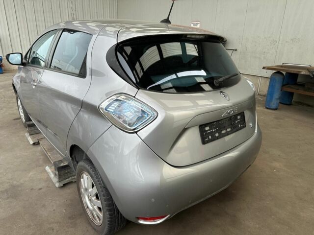 Серый Рено Зое, объемом двигателя 0 л и пробегом 130 тыс. км за 3500 $, фото 2 на Automoto.ua