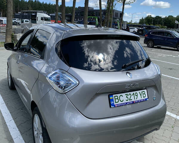 Серый Рено Зое, объемом двигателя 0 л и пробегом 131 тыс. км за 7100 $, фото 3 на Automoto.ua