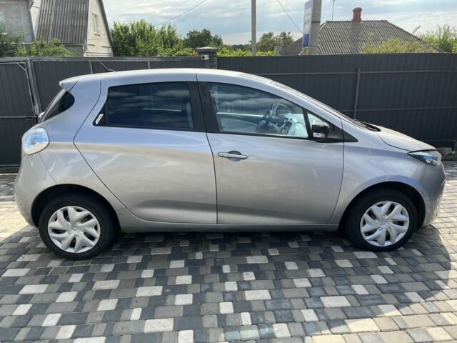 Серый Рено Зое, объемом двигателя 0 л и пробегом 200 тыс. км за 6300 $, фото 5 на Automoto.ua