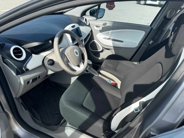 Серый Рено Зое, объемом двигателя 0 л и пробегом 75 тыс. км за 5600 $, фото 3 на Automoto.ua
