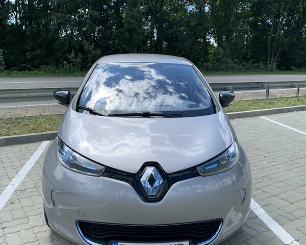 Серый Рено Зое, объемом двигателя 0 л и пробегом 131 тыс. км за 7100 $, фото 1 на Automoto.ua