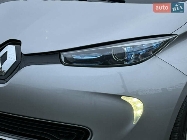 Серый Рено Зое, объемом двигателя 0 л и пробегом 99 тыс. км за 6200 $, фото 6 на Automoto.ua