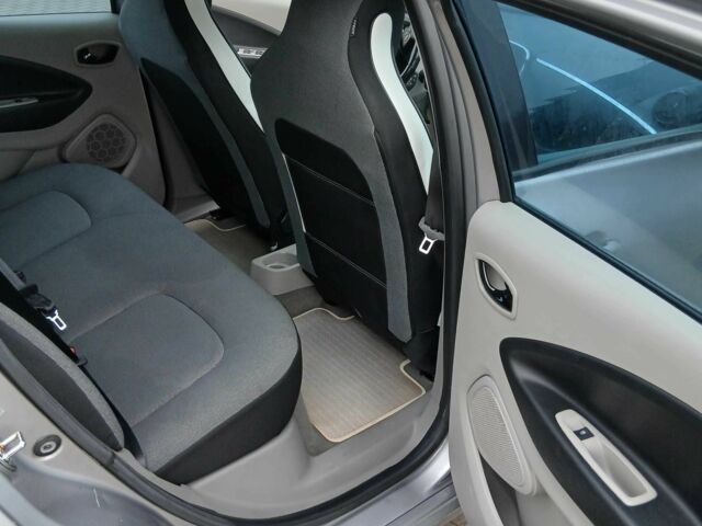 Сірий Рено Зое, об'ємом двигуна 0 л та пробігом 88 тис. км за 5950 $, фото 17 на Automoto.ua